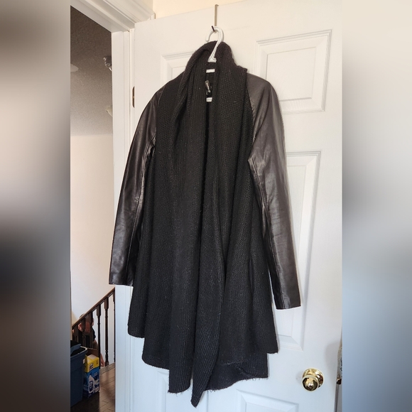 Marna size Large sweater jacket with geuine leather sleeves - Picture 1 of 3